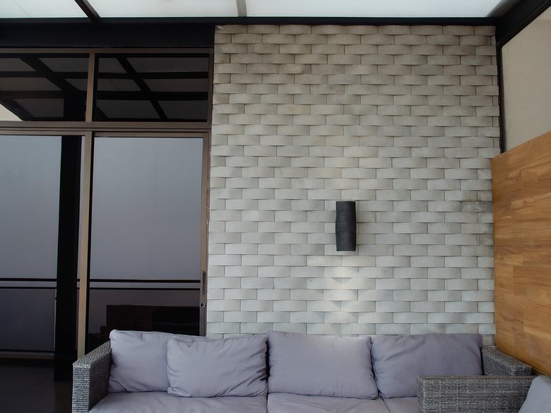 Pared con Piedra Ecológica en relieve — después