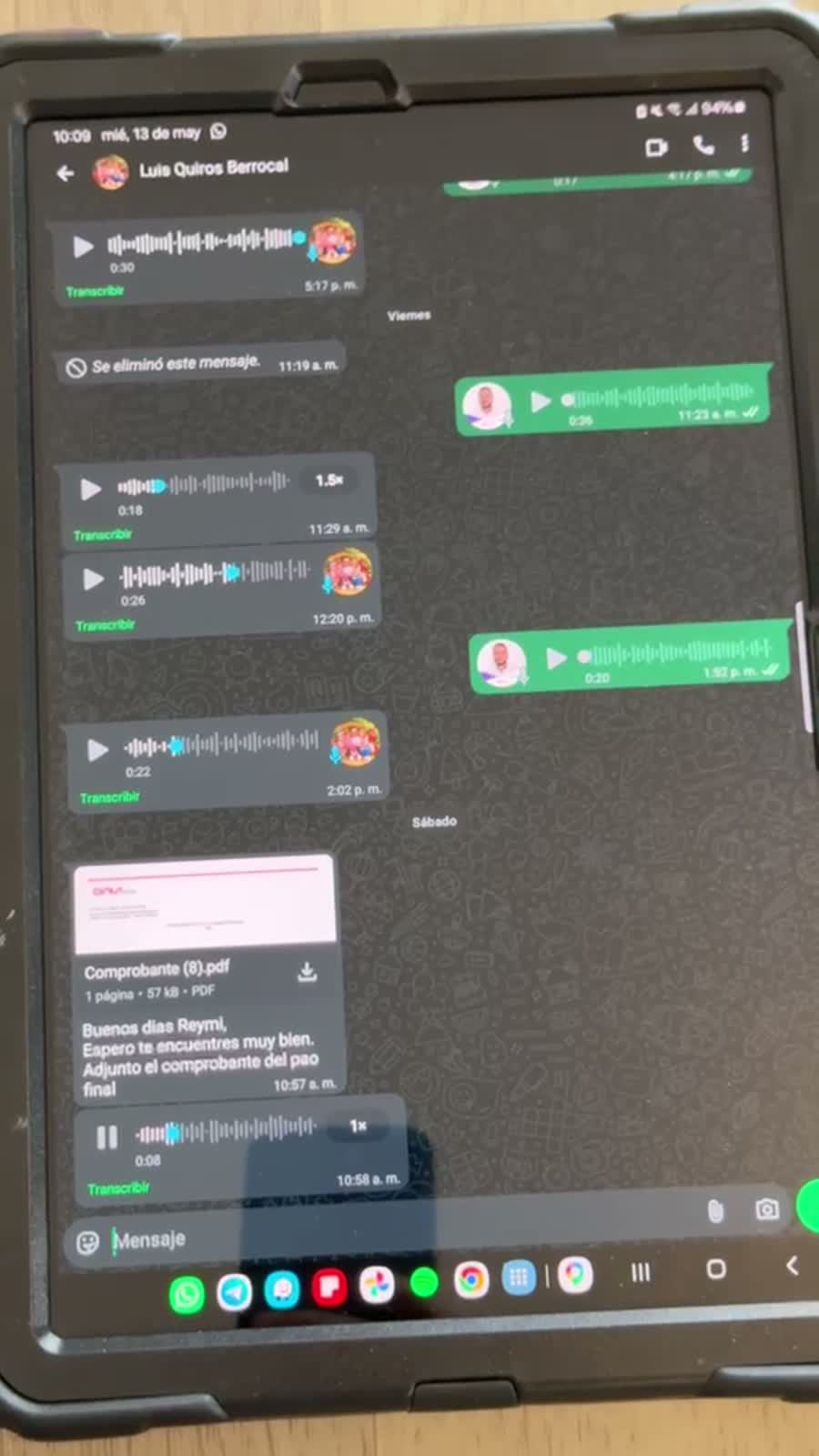 Conversación real por WhatsApp con un cliente de Pirka: notas de voz, video del piso instalado y comprobantes de pago